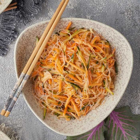 Picture of Chicken salad with Chinese noodles fyn-se