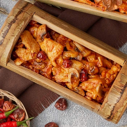 Picture of Chicken with champignon with sour-sweet-spicy sauce in bamboo(half portion)